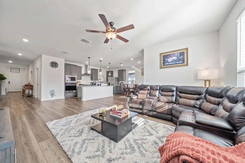 14 guests ~ 6 bed / 4 bath ~ Charming Manor Oasis - Image 1