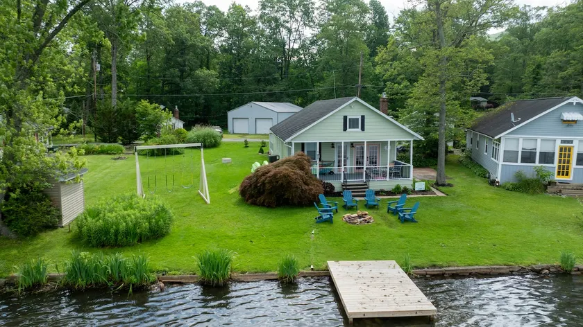 The Boathouse on Moon Lake - Image 1