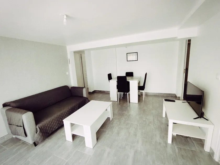 Ground floor 6 people on Blois in a quiet area. - Image 1