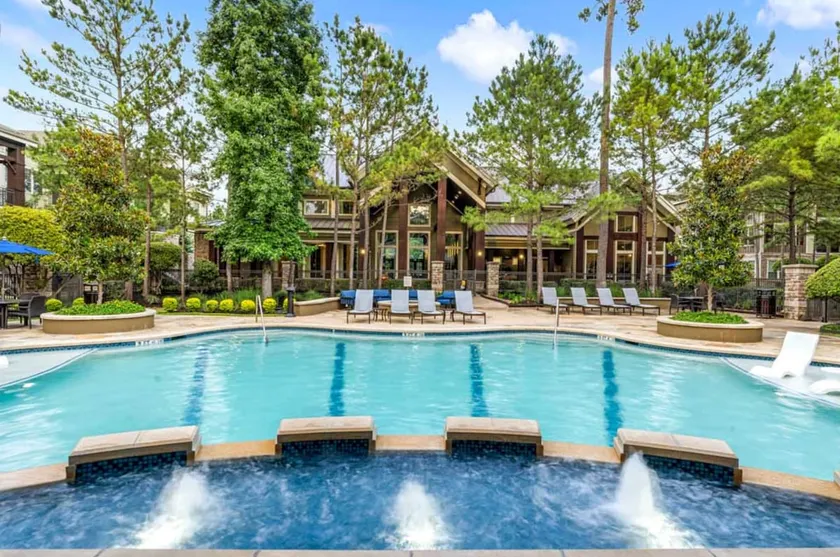 Spacious 2 bed/2bath in The Woodlands** - Image 1