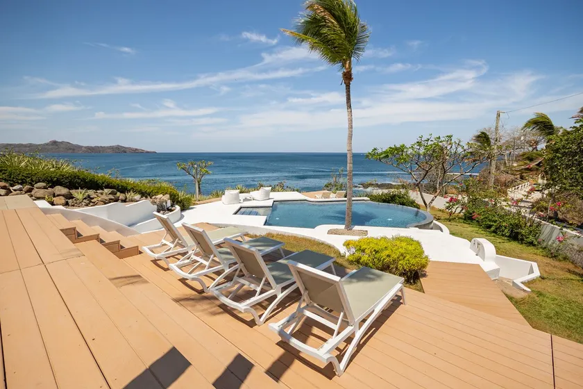 Beachfront Cliff Villa 300 degrees Ocean Views, Pool and Jacuzzi - Image 1