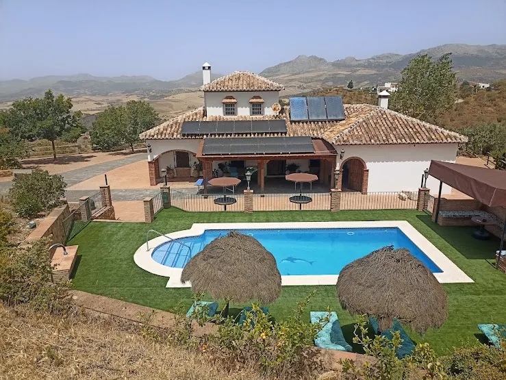 Mansion Piedras Blancas Colmenar by Ruralidays - Image 1