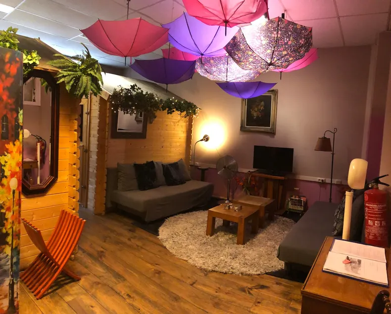 Rotterdam C. Fun house garden sheds as bedrooms. - Image 1