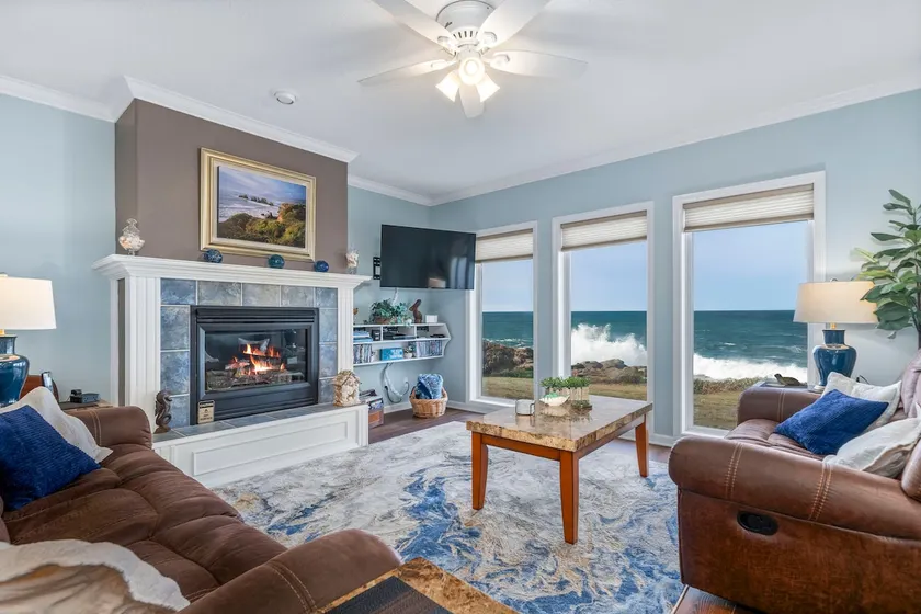 Ebb Tide - Oceanfront Condo/HDTV/Pool and More! - Image 1