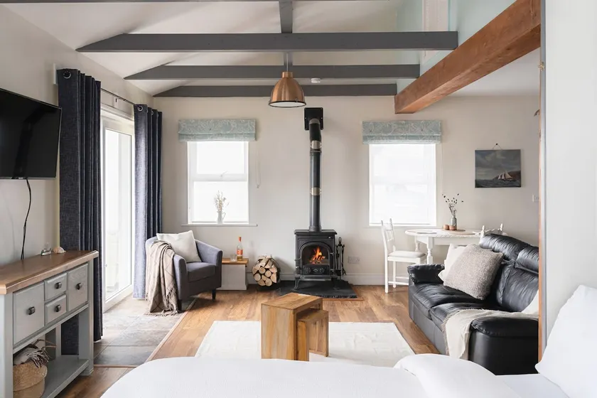 Sanctuary Studio – Cosy Coastal Hideaway, Dingle - Image 1