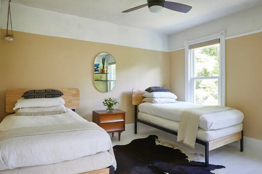 Serene Kingston home on 1 acre! Kid & Pet Friendly - Image 1