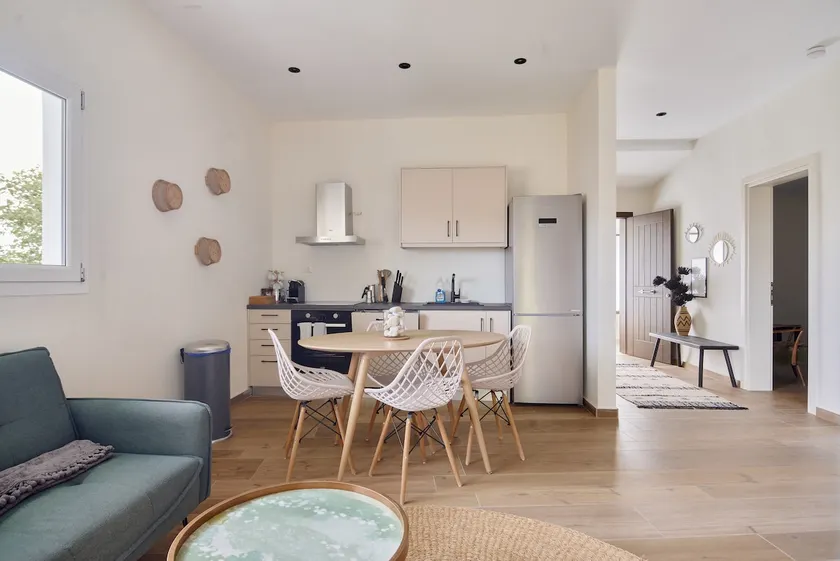 Barbounia Apt — short walk to sea, family-friendly - Image 1
