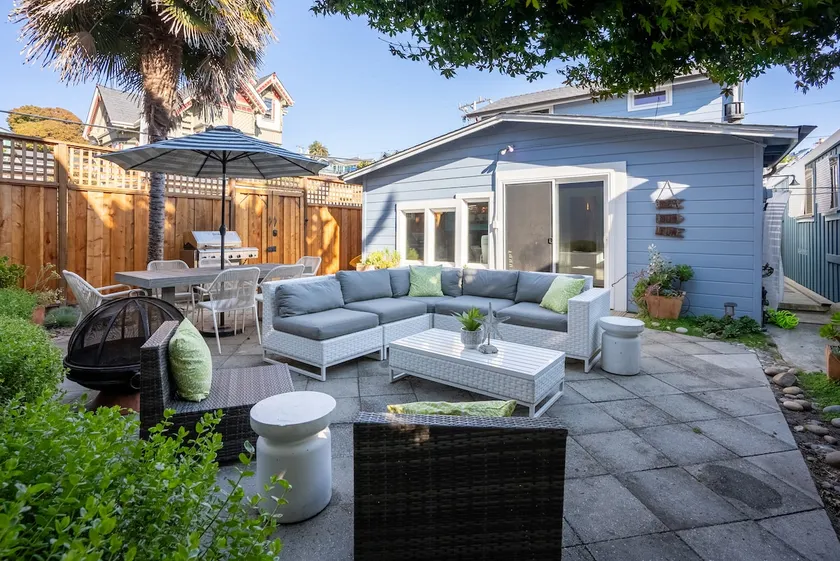 CAPITOLA PERFECT LOCATION! Steps 2 Beach/Shops - Image 1