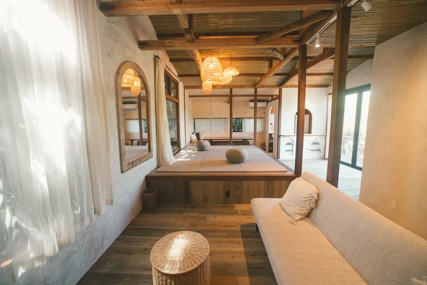Monsoon cabin - Image 1