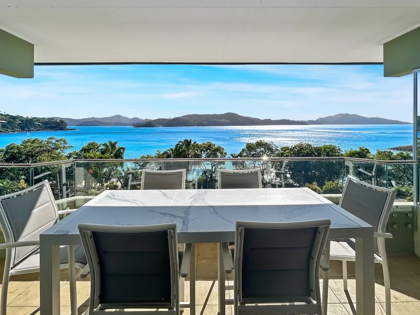 Lagoon 201 - Beach side Top Floor Great Views - Image 1