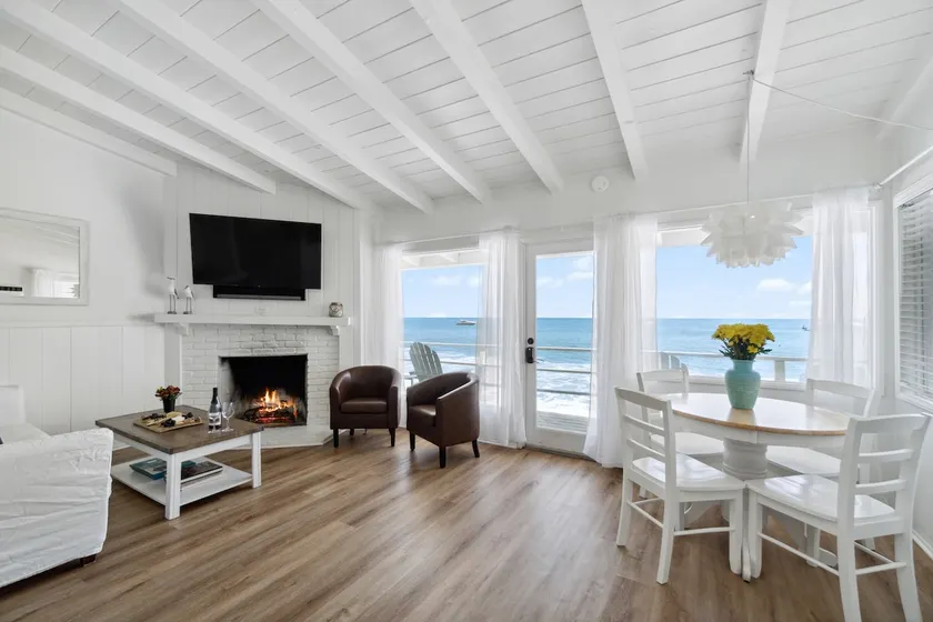 Malibu Carbon Beach Oceanfront Bungalow Twelve - Image 1