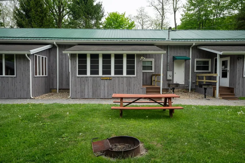 Moto Getaway|Deck| HotTub|Queen Bed, Fire & Nature - Image 1