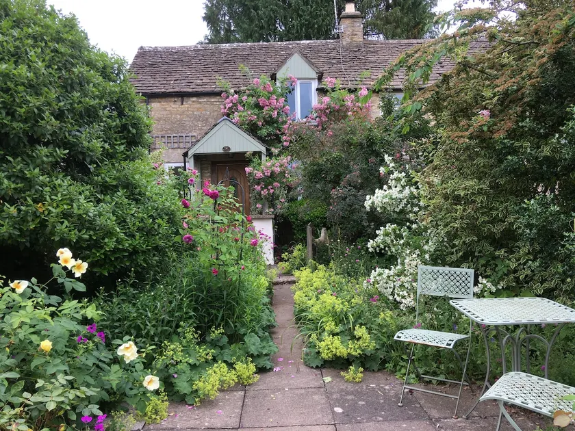 Folly Cottage - Image 1