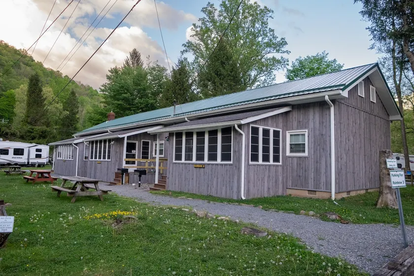 Ugly Cabin, Stunning Escape – Hot Tub! Fire Pit! Fast WIFI! Sunroom! Hiking! - Image 1