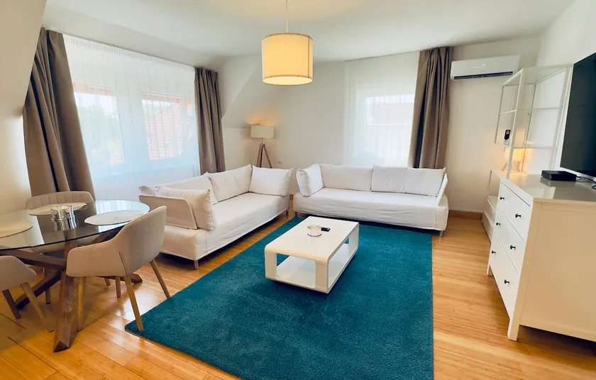 Bright, spacious, modern 2-BR apartment | sleeps 5 - Image 1