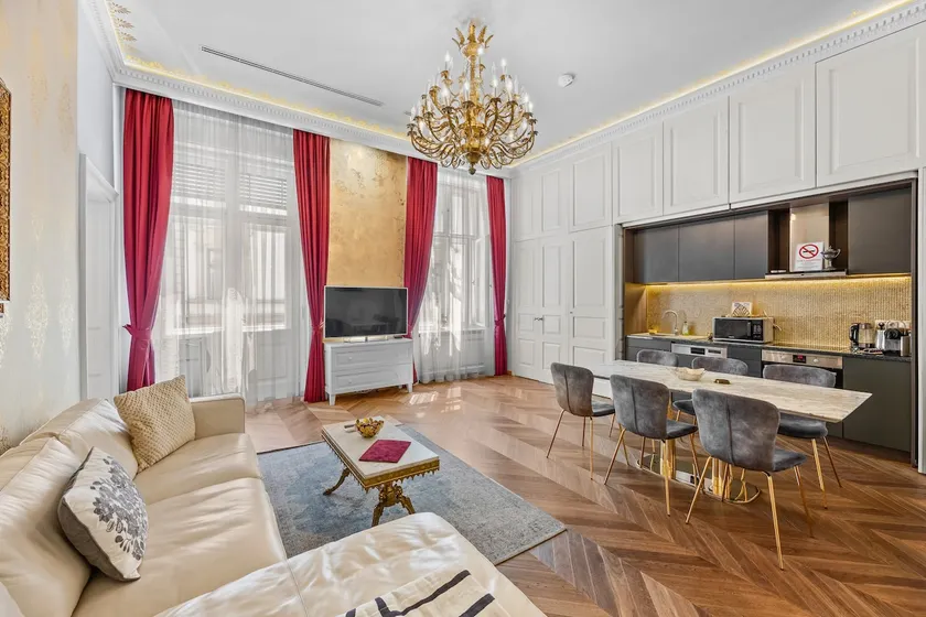 Count Zrinyi Basilica Luxurious Residence - Image 1