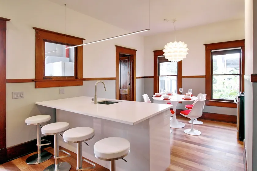 4 BR/4.5 Bath 5 Minutes from Convention Center - Image 1