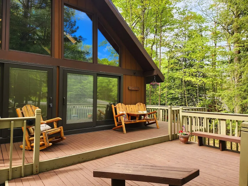 The Knotty Pine a Romantic Getaway - Image 1