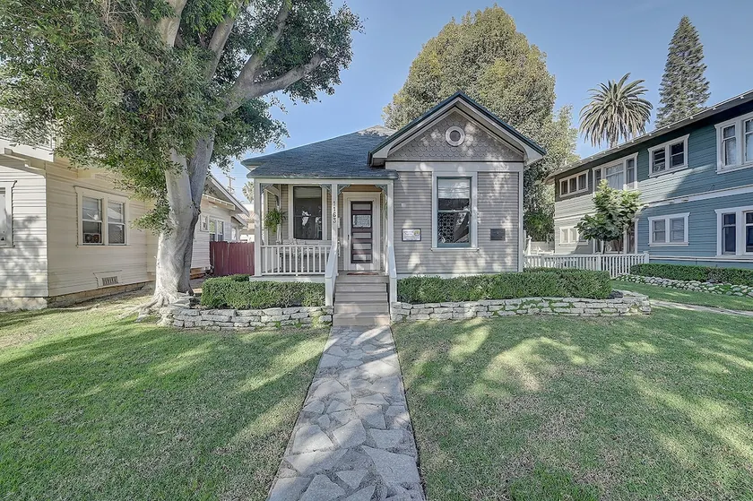 Historical Landmark Queen-Ann Bungalow - Image 1