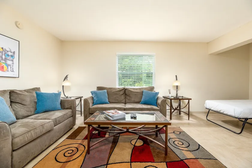 Sunny 1BR Retreat Near Beach & Las Olas Boulevard - Image 1