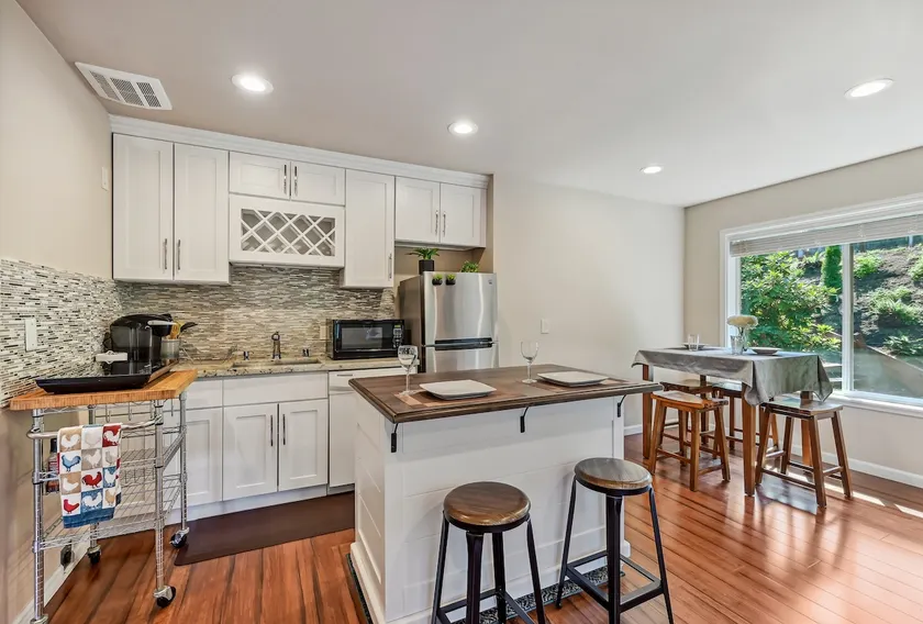 Modern and Private Unit Bellevue - Seattle - Image 1