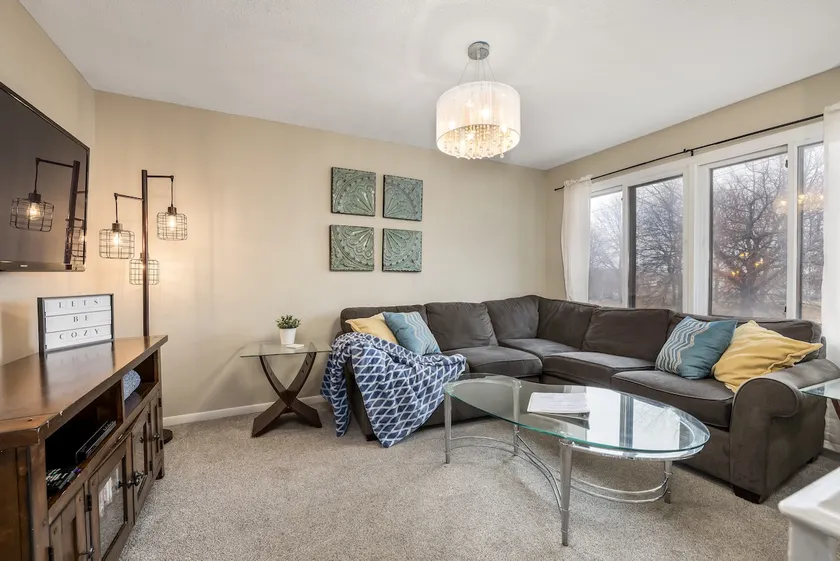 Comfortable Home • Ideal for Groups & Families! - Image 1