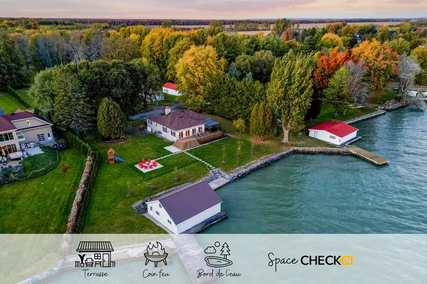Le Castel ♥ Lake Front ☼ Fireplace ☼ Kayaks ☼ Pool table ☼ Central AC ☼ BBQ - Image 1