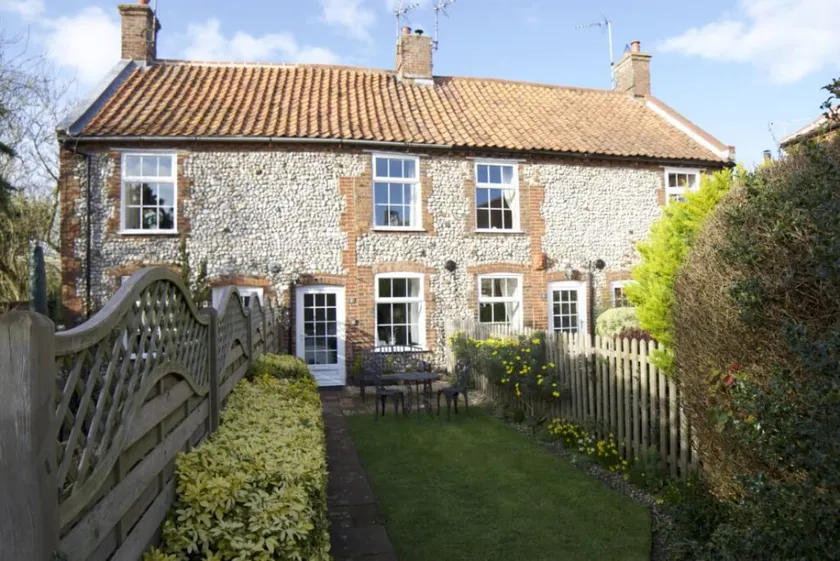 Norfolk Chapel Cottages - Image 1