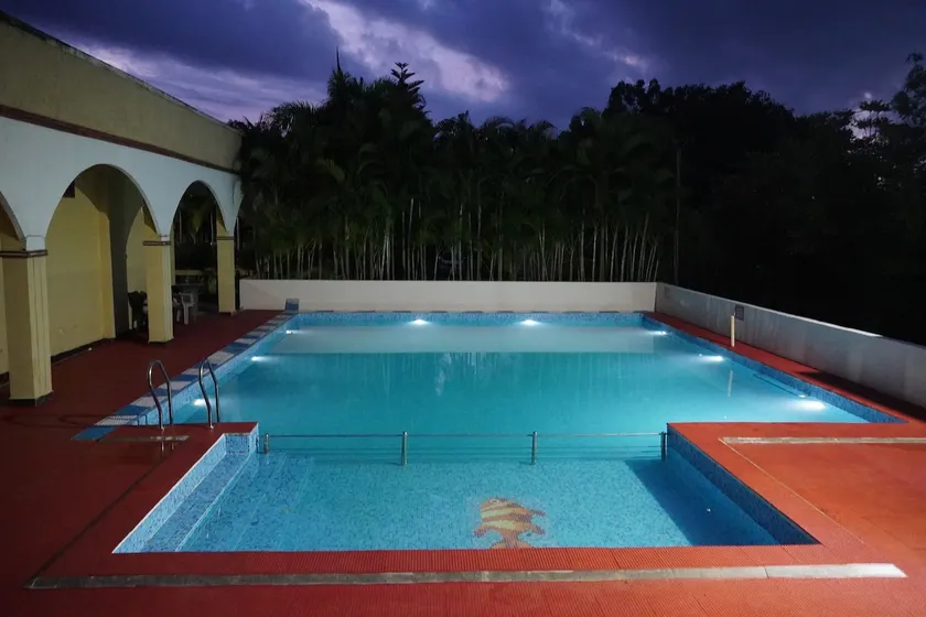 Farmhouse near Hyderabad-Vikarabad tempting pool - Image 1