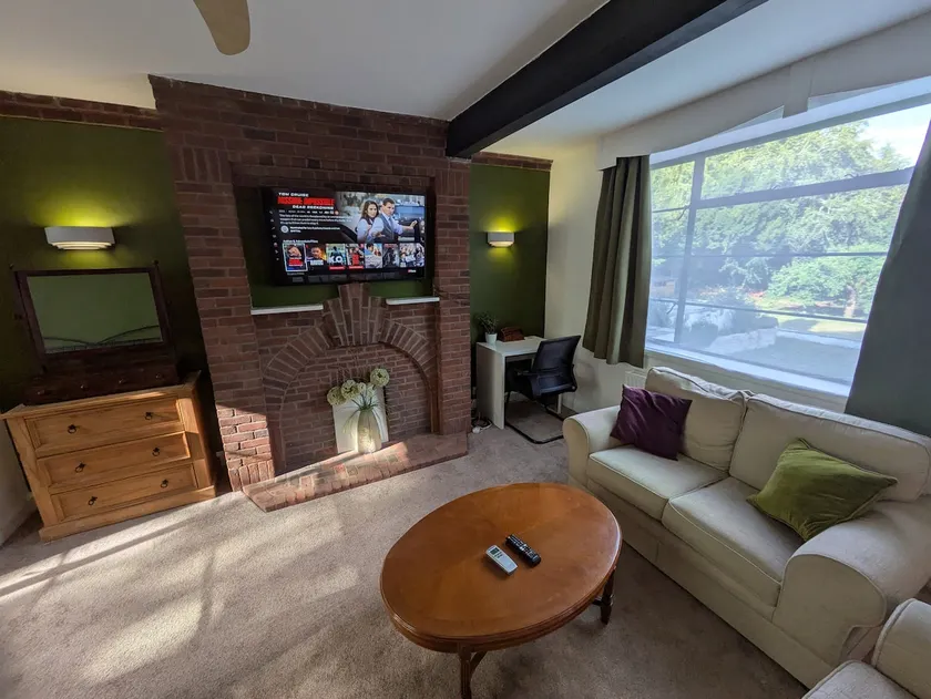 Emerald Apartment - Image 1