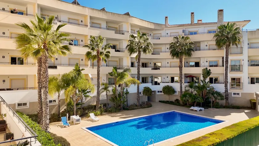 Spacious Apartment with Huge Terrace and Swimming Pool - Image 1