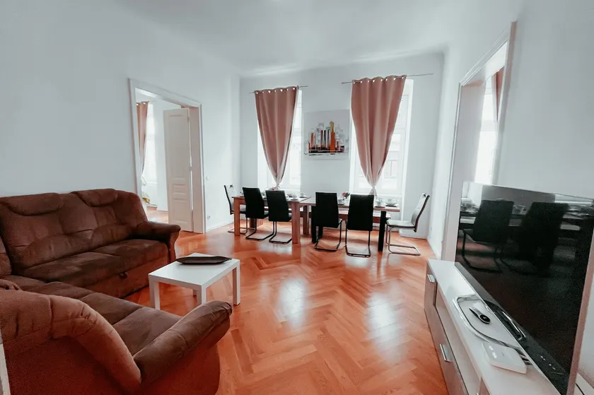 Raimond Apartment 14 - Image 1