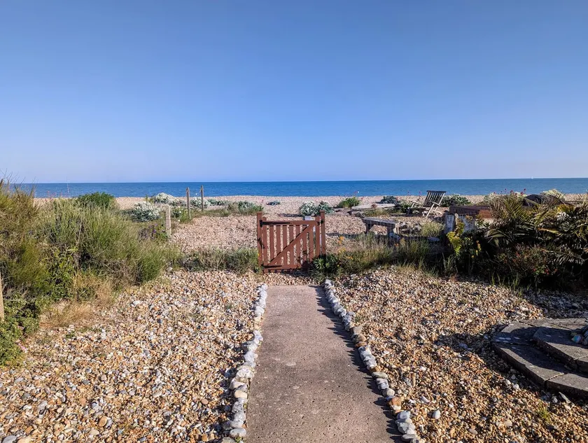 ‘Tombreck’ cosy private beach front bungalow 3 bed - Image 1