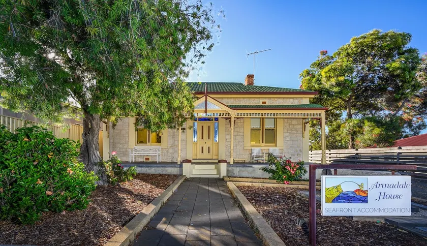 Armadale House - Kingscote - Image 1