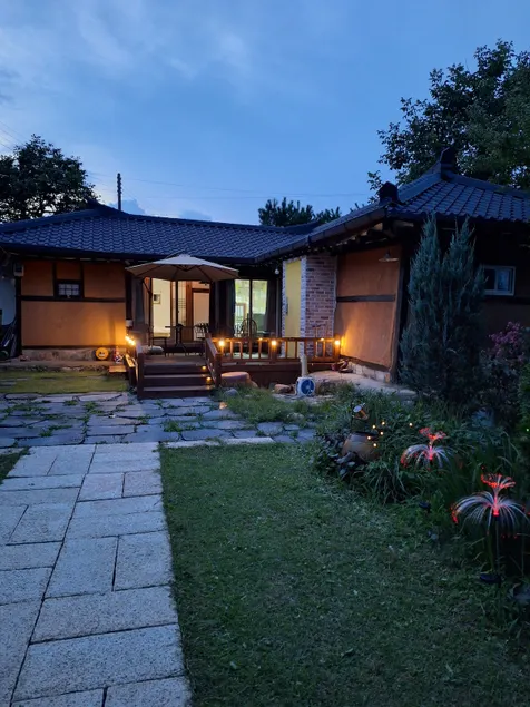 Cozy garden hanok with Daechungmaru and rafters, near Yangpyeong downtown (Cozy Hanok) - Image 1
