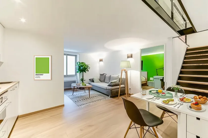 ⛲ Downtown 🛌 3 Bedrooms 🚘 Garage 🎨 The Pantone - Image 1