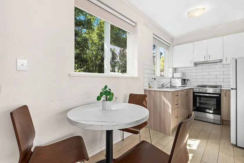 Domi Rentals - The Carlisle Street Apartments - Image 1