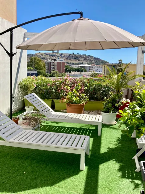 Penthouse with large terrace and private parking - Image 1