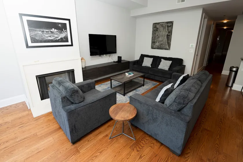 Gorgeous 4 Schlafzimmer mit Billardtisch Schritte von Wrigley Field 9 Personen - Image 1