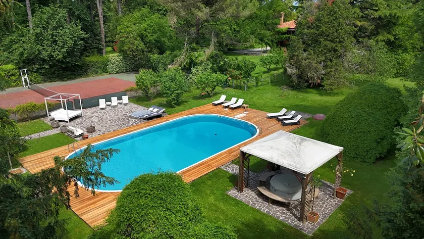 Exclusive Flat - Swimming Pool - 36.000m2 Garden - Image 1