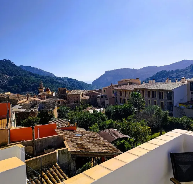 Typical townhouse in Valldemossa - Image 1