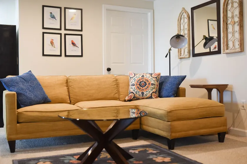 Luxury, Charm and Privacy in Spacious Apartment - Image 1