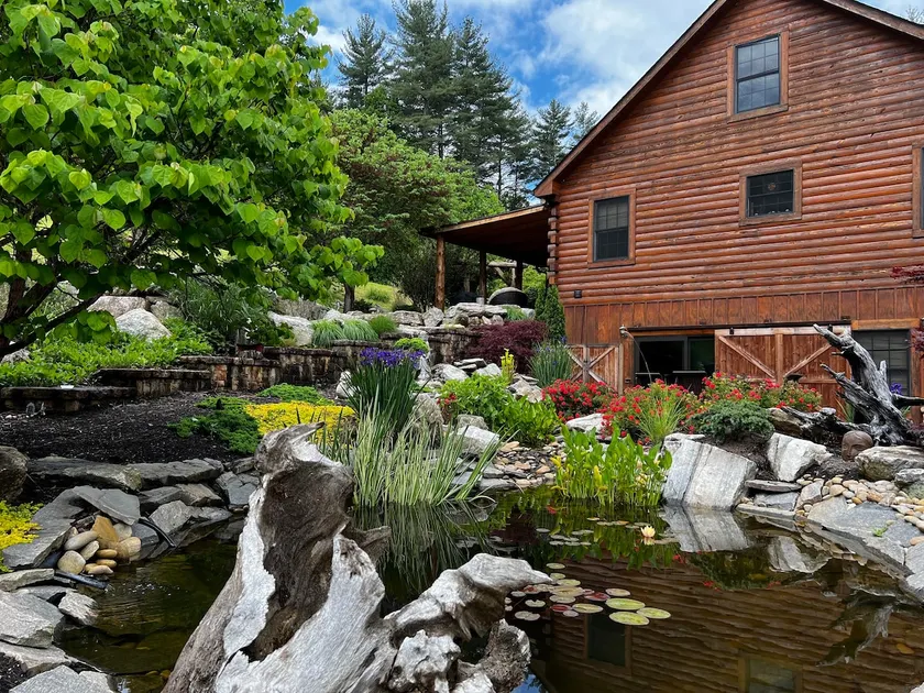 Journey's End, Beautiful Cabin suite, 20 Min AVL - Image 1