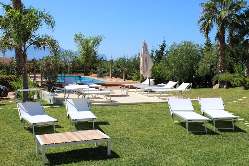 ”Smeraldo” apartment with pool - Image 1