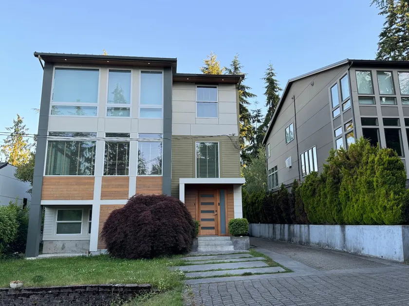 Modern 5 Bedroom Luxury - Image 1