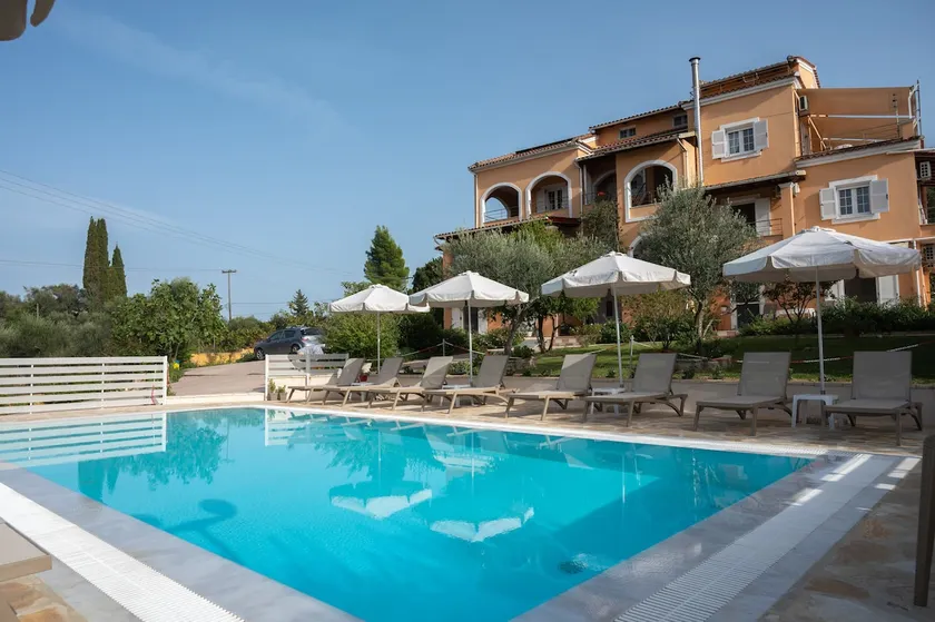 Swimming pool, 2 WC, BBQ, veranda, free parking - Image 1