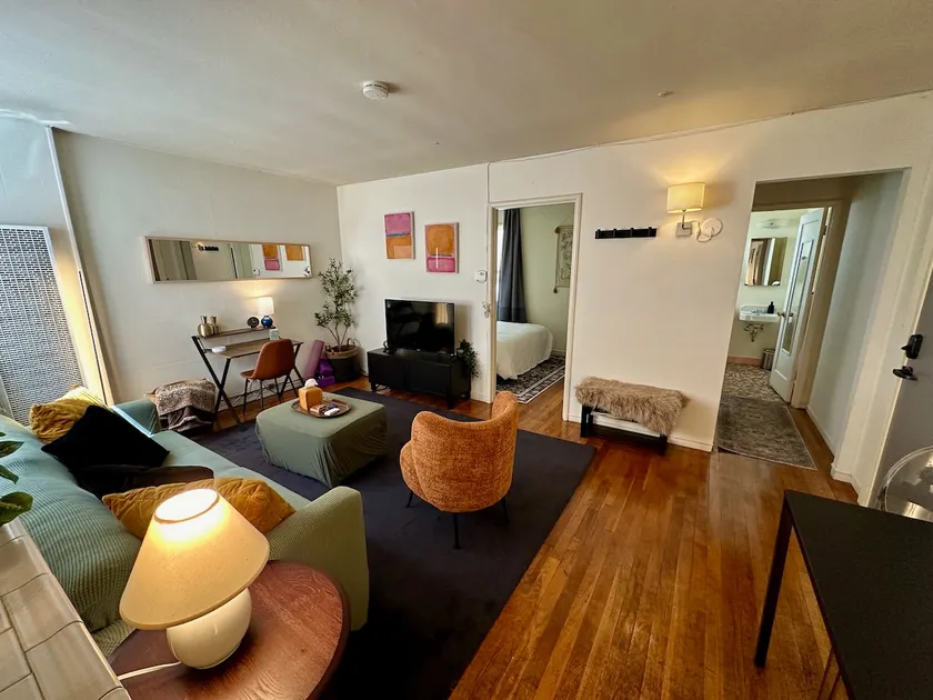 Classically Cool Apartment on College Ave - Image 1