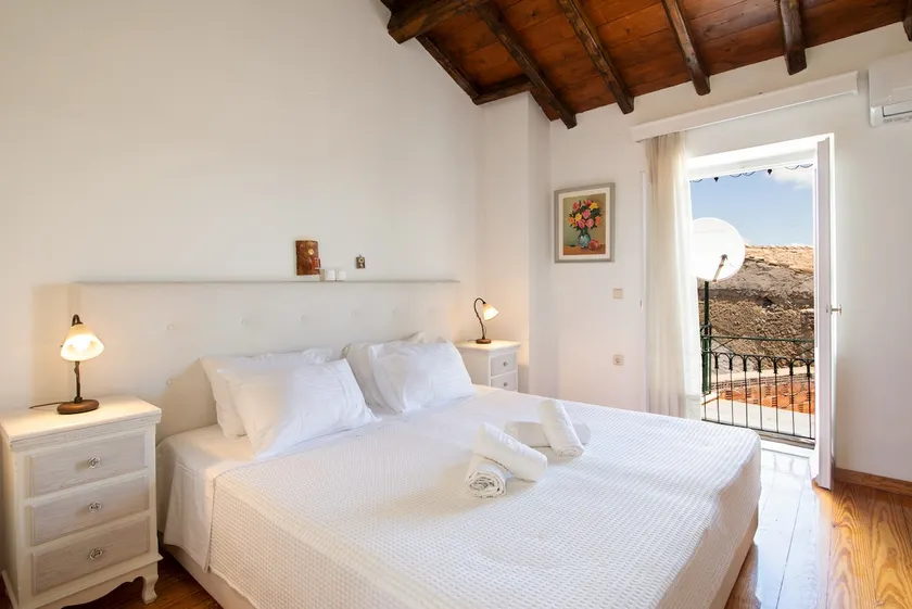 Traditional 2 floors house at Corfu,near the sea. - Image 1