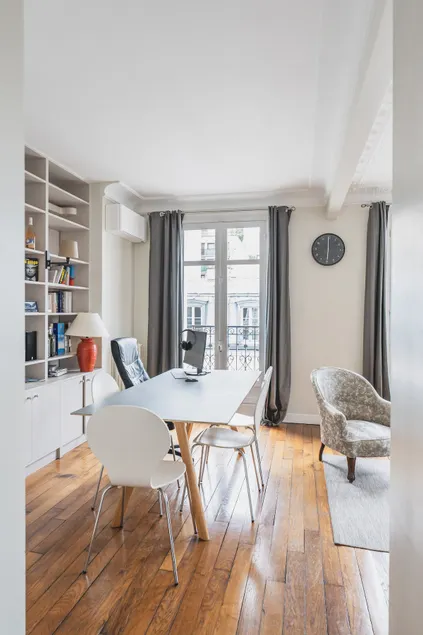 Wake up with the Eiffel tower - Image 1