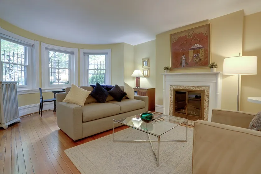Adams Morgan: WalkScore98 40”TV FAST WiFi Spacious - Image 1